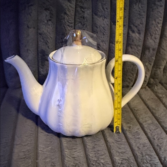 Pukka Home Elegant White Teapot with Gold Accent - Picture 7 of 7